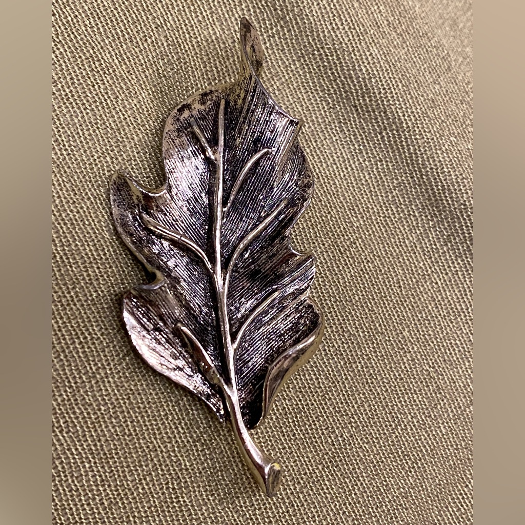 Large Silver Tone Oak Leaf Brooch Vintage Signed Tara Detailed Textured Pin 19$
